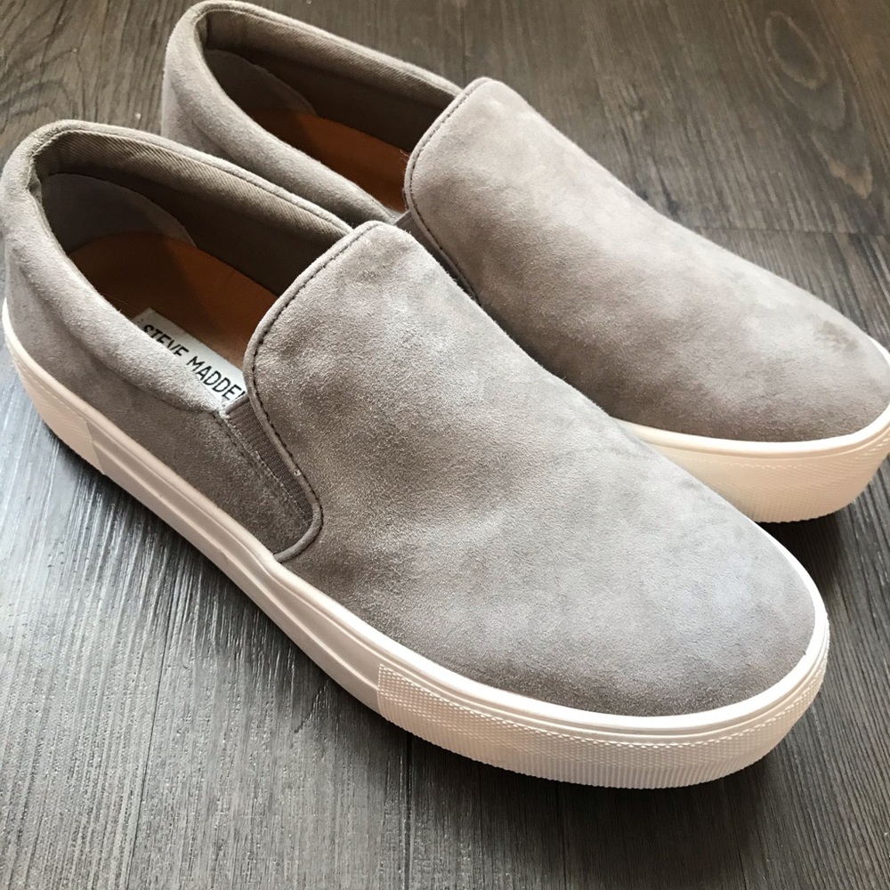 NWOT Sz 7.5 Steve Madden Gills suede slip on